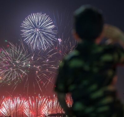 ألوان الفرح تضيء سماء المملكة باليوم الوطني