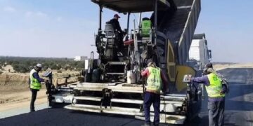 أمانة منطقة حائل تواصل أعمالها في سفلتة وصيانة الطرق والسلامة المرورية