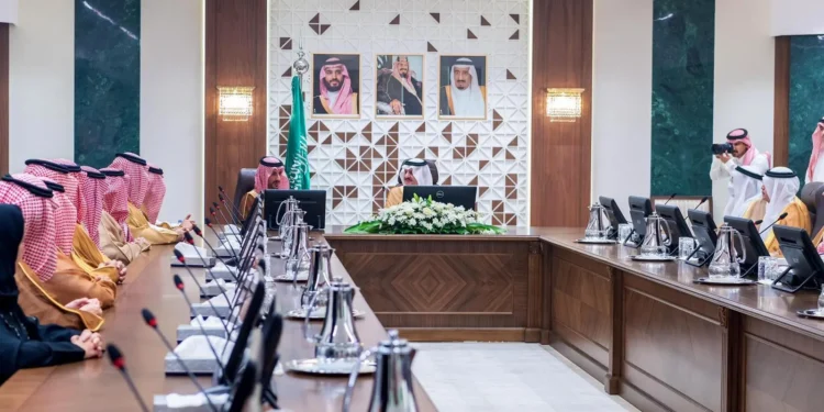 أمير الشرقية يرأس اجتماعًا لتنمية السياحة في المنطقة