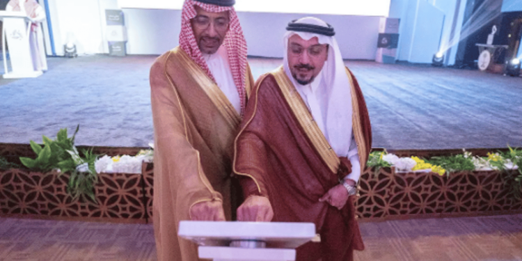 أمير القصيم يُدشّن فعاليات "ملتقى شباب الصناعة" ويشهد توقيع مذكرات تفاهم