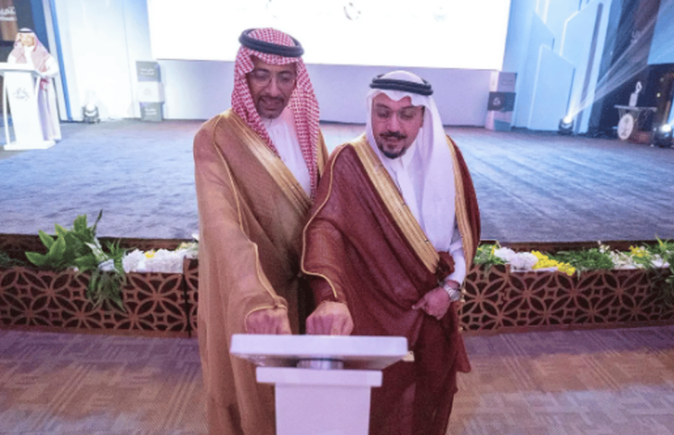 أمير القصيم يُدشّن فعاليات "ملتقى شباب الصناعة" ويشهد توقيع مذكرات تفاهم