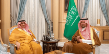 أمير المدينة المنورة يلتقي وزير التعليم ويستعرضان المشروعات الهادفة