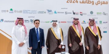 أمير المنطقة الشرقية يدشن معرض «وظائف 2024»