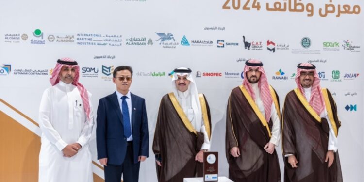أمير المنطقة الشرقية يدشن معرض «وظائف 2024»