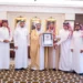 أمير منطقة القصيم يتسلم شهادة موسوعة غينيس لأكبر كرنفال تمور بالعالم