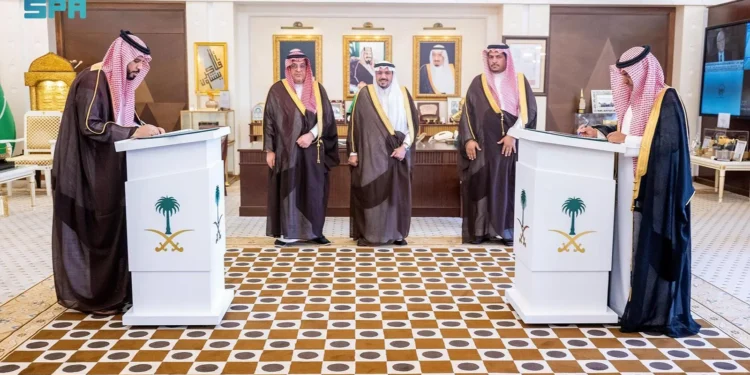 أمير منطقة القصيم يشهد توقيع اتفاقية مشاركة القطاع الخاص في “التأهيل الميداني” للقوى العاملة