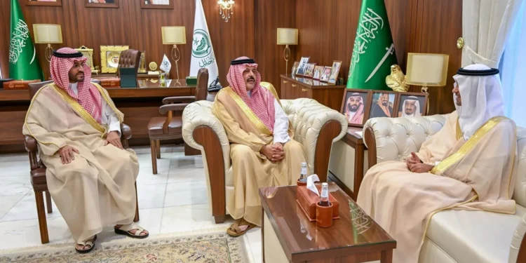 أمير منطقة حائل يستقبل وزير البلديات والإسكان ويطلع على تصاميم المنطقة المركزية