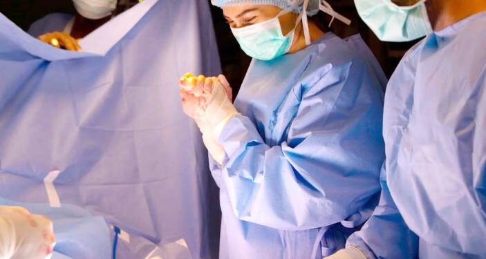 إنجاز عالمي للمملكة.. 1,092 عملية زراعة نفذها الروبوت خلال عام