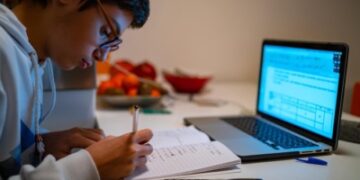 الأمطار تُعلق الدراسة الحضورية في حائل