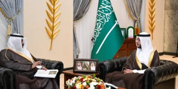 الأمير سعود بن نهار يطلع على تقرير وخدمات غرفة الطائف