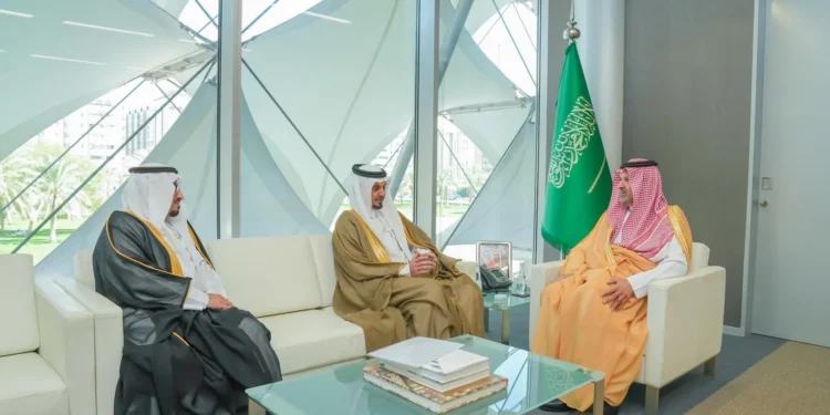 الأمير فيصل بن سلمان يلتقي رئيس جمعية المكتبات والمعلومات السعودية