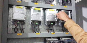 البدء بربط عدادات الكهرباء والمياه بالمستفيدين الفعليين