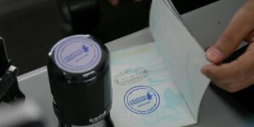 'الجوازات' تطلق ختمًا خاصًا بمعرض الصقور والصيد