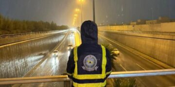 الدفاع المدني يدعو إلى توخي الحذر من الأمطار والابتعاد عن أماكن تجمُّع السيول
