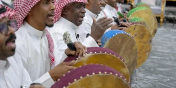 الفنون الشعبية تسجل حضورًا لافتًا في دار عنيزة للفنون الشعبية