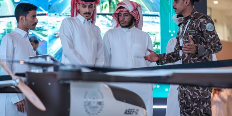 القوات الخاصة للأمن البيئي تشارك ضمن جناح وزارة الداخلية في معرض الصقور والصيد السعودي الدولي 2024 بمَلْهَم