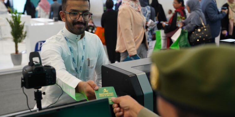 المديرية العامة للجوازات تشارك ضمن جناح وزارة الداخلية في المعرض المصاحب لأعمال ملتقى الصحة العالمي 2024