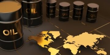 النفط يصعد والذهب فوق 2700 دولار لأول مرة