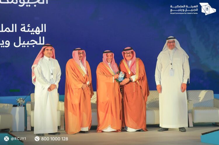 الهيئة الملكية للجبيل وينبع تحقق جائزة «أفضل تطبيق جيومكاني»
