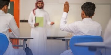 تشكيل لجان بإدارات التعليم للاحتفاء بالمعلم