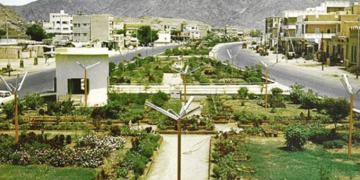 حدائق العاصمة المقدسة تستقبل زوارها وسط الأجواء الممطرة