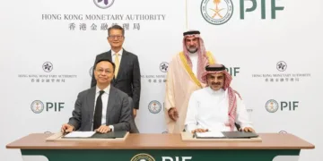 صندوق الاستثمارات وسلطة النقد في هونغ كونغ يوقعان مذكرة لإنشاء صندوق استثماري تصل قيمته مليار دولار