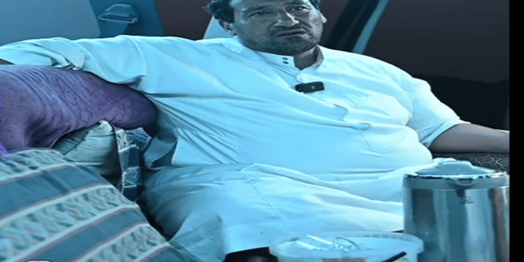 «عبدالرحمن الأسمري».. مصاب بالسرطان يحول سيارته لمنزل متنقل في رحلة للعلاج (فيديو)