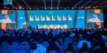 فرسان مسابقة “مثايل” ينثرون إبداعاتهم الشعرية على مسرح معرض الرياض الدولي للكتاب