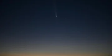 في حدث لا يتكرر إلا بعد آلاف السنين.. رصد مذنب “سي 2023” في سماء تبوك