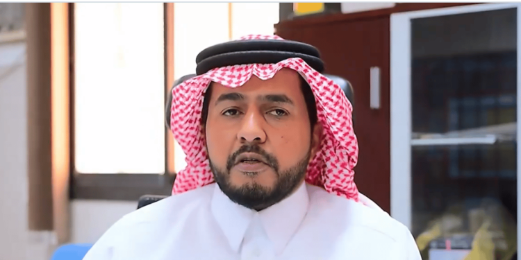 مبادرة إنسانية.. مدير ابتدائية الخالدية بالأفلاج يوصل الطلاب إلى منازلهم