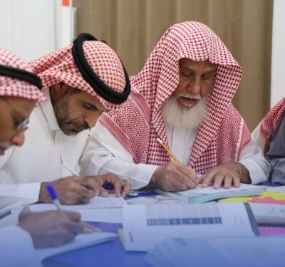مبادرة لتمكين كبار السن من دراسة البكالوريوس