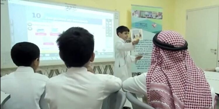 مستشار قانوني: العقود الإلكترونية الموثقة لتسجيل الطلاب تضبط العلاقة التعاقدية بين المدرسة والطالب