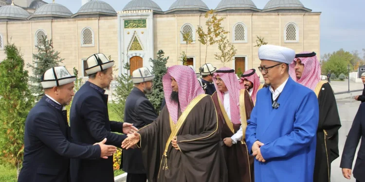 مفتي قيرغيزستان يستقبل إمام الحرم النبوي