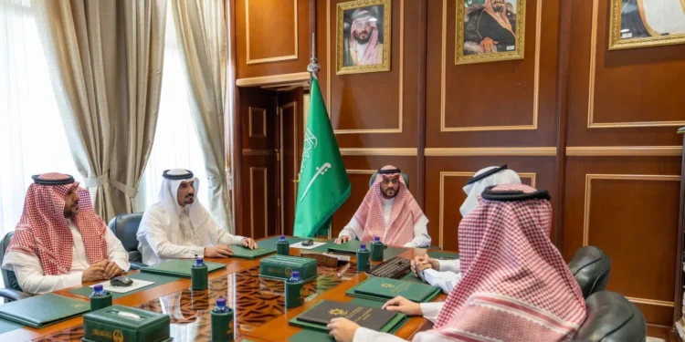 نائب أمير حائل يستقبل مدير عام الإدارة العامة للتدريب التقني والمهني بالمنطقة