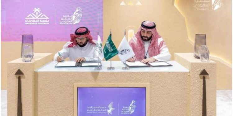 نادي الصقور السعودي وجامعة الملك خالد يوقّعان مذكرة تعاون لتنفيذ الأبحاث ذات العلاقة بموروث الصقارة