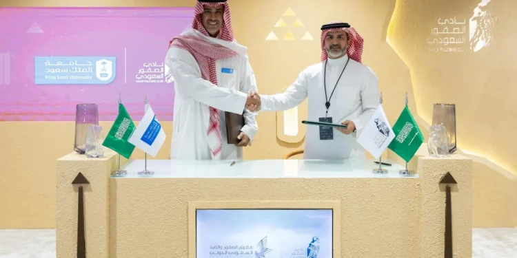 نادي الصقور السعودي وجامعة الملك سعود يوقعان مذكرة تعاون للمحافظة على الموروث الثقافي والتراثي والبيئي للصقور