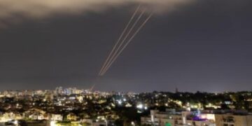 هجوم إيراني بمئات الصواريخ على تل أبيب
