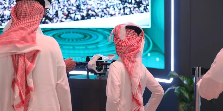 وزارة الداخلية تستعرض طائرة دون طيار استطلاعية في جناحها بمعرض الصقور والصيد السعودي الدولي بمَلْهَم