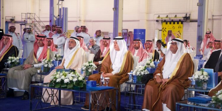 وزير البيئة: برنامج توطين تقنيات استمطار السحب يهدف لبناء وتعزيز القدرات الداخلية