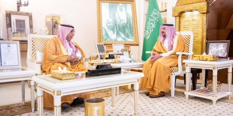 أمير القصيم يستقبل وكيل وزارة الداخلية للأحوال المدنية المكلف الفريق سليمان اليحيى