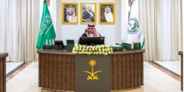 لدعم ومساندة تنفيذ المشروعات.. أمير منطقة الجوف يرأس اجتماع اللجنة العليا بالمنطقة