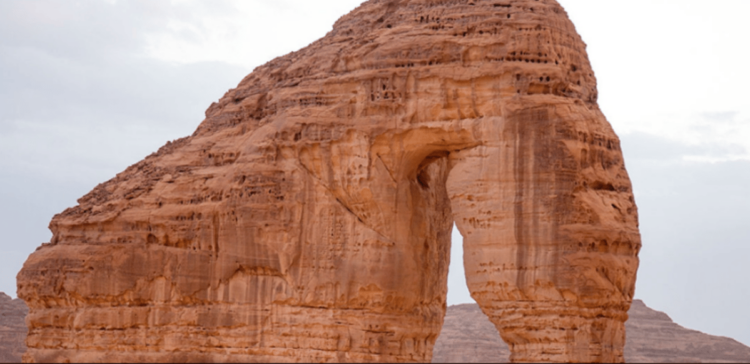 جبل الفيل في محافظة العُلا.. معلم سياحي يلفت أنظار الزوار من مختلف أنحاء العالم