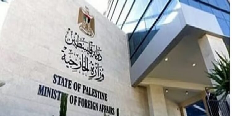 الخارجية الفلسطينية: الاحتلال الإسرائيلي يرتكب جرائم بحق النساء والأطفال