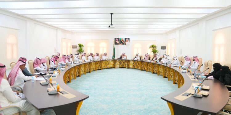 بالصور.. محافظ صبيا يرأس اجتماع المجلس المحلي في دورته الثانية للعام ١٤٤٦هـ