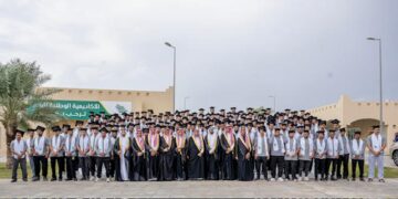 ‪أمير القصيم يرعى حفل تخريج الدفعة الأولى من برنامج دبلوم الهندسة المدنية بالأكاديمية الوطنية للبناء