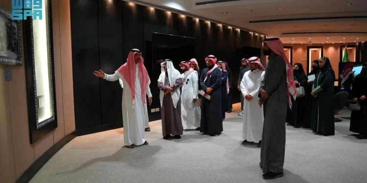 30 متدربًا من برنامج الإرشاد السياحي يزورون مكتبة الملك عبدالعزيز العامة