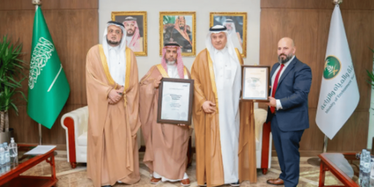 "الالتزام البيئي" يحصل على شهادة التميز المؤسسي من المؤسسة الأوروبية لإدارة الجودة