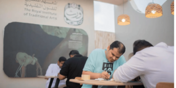 "باص الحرفي" يضيء جازان بعبق التراث وينسج قصص الفنون التقليدية