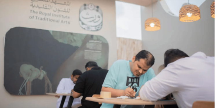 "باص الحرفي" يضيء جازان بعبق التراث وينسج قصص الفنون التقليدية