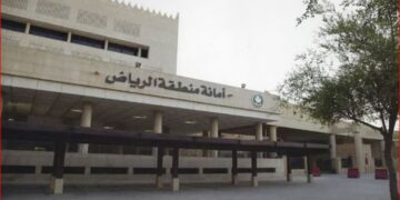 أمانة الرياض تُنفذ أعمالًا لتعزيز جاهزية شبكات السيول